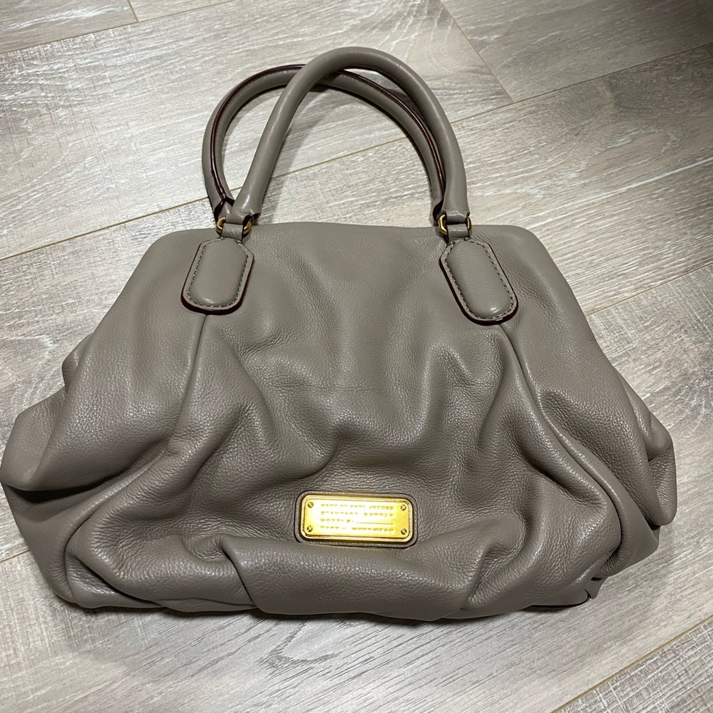 Marc by Marc Jacobs Solid Leather Shoulder Bag in Cement color, Very Good